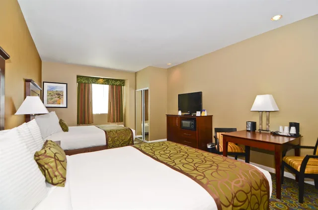 غرفة قياسية بسريرين كوين، Best Western California City Inn & Suites 1/4