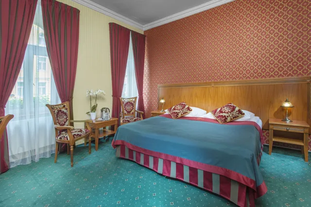 جناح عائلي بسرير كينج بغرفتي نوم مع أريكة، Green Garden Hotel 2/3