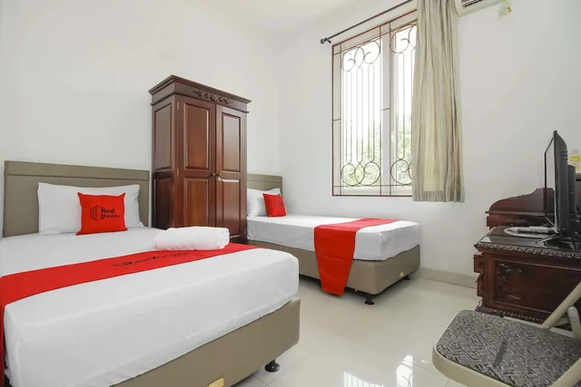 غرفة بسريرين منفصلين، Reddoorz Permata Sari Karawaci 2/6