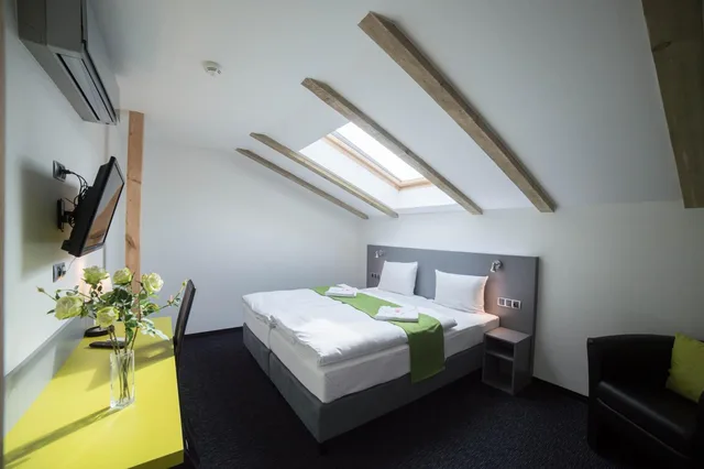 Deluxe, Double Bed, Hotel Herrmes 4/7