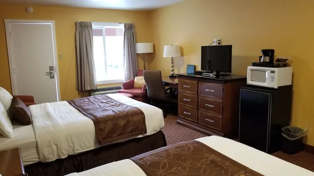 Standard, 2 Queen Beds, Forks Motel 4/5