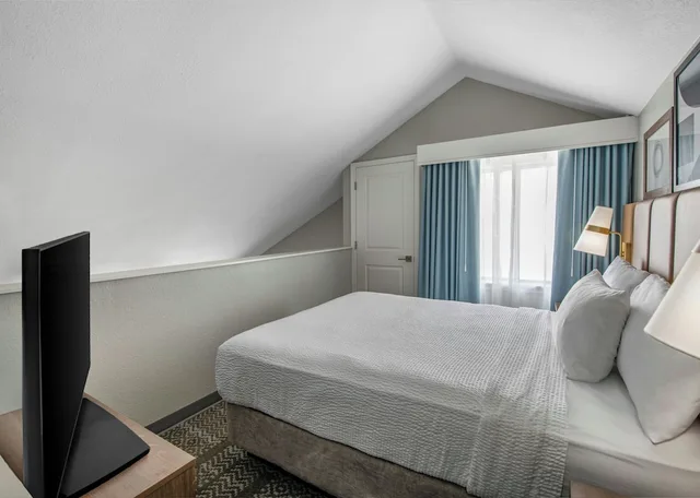 Bi Level, Loft, Suite, 2 Queen Beds, Court View, Kitchen، Residence Inn Oxnard River Ridge 2/2