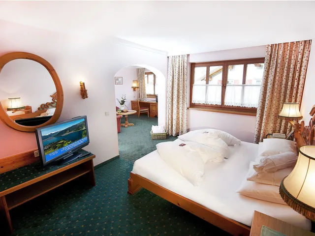 غرفة كومفورت بسرير كوين، Romantikhotel Zell Am See 3/10