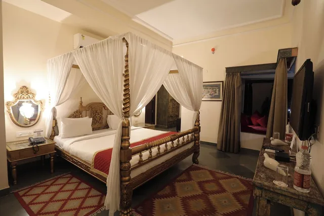 جناح ملكي بسرير كينج، ROYAL RETREAT 6/10