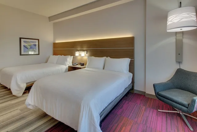 غرفة قياسية بسريرين كوين لذوي الإعاقة، Holiday Inn Express & Suites Nashville Metrocenter Downtown 6/9