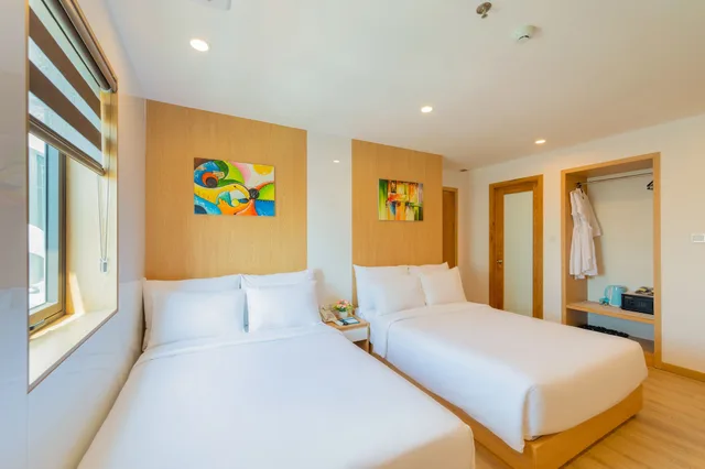 Superior, 1 Double and 1 Single Bed, No Window، Kova Diamond Hotel Da Nang 1/6