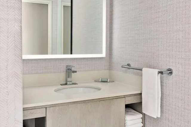 جناح بسرير كينج مع أريكة لذوي الإعاقة، Springhill Suites Prescott 2/5