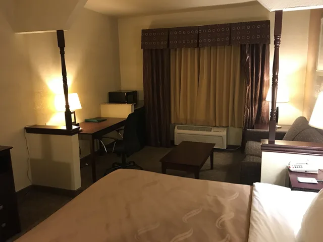 جناح بسرير كينج، Quality Inn & Suites Terrell 2/6