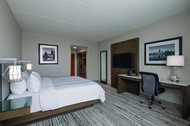 Room, King Bed, Accessible, Columbus Marriott Northwest 1/7