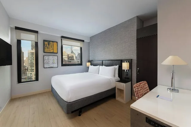 غرفة بسرير كينج بإطلالة على المدينة في طابق مرتفع، Four Points By Sheraton Manhattan Midtown West 1/2