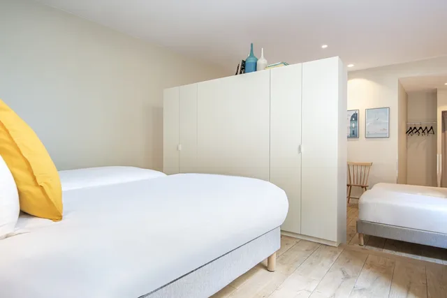 Family, 1 Double and 3 Single Beds، Hotel Magenta 38 by Happyculture 4/5