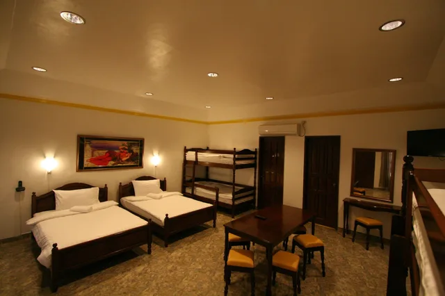 Group Room, 6 People, 2 Double Beds, 2 Bunk Beds، Dolce Vita Hotel 1/2