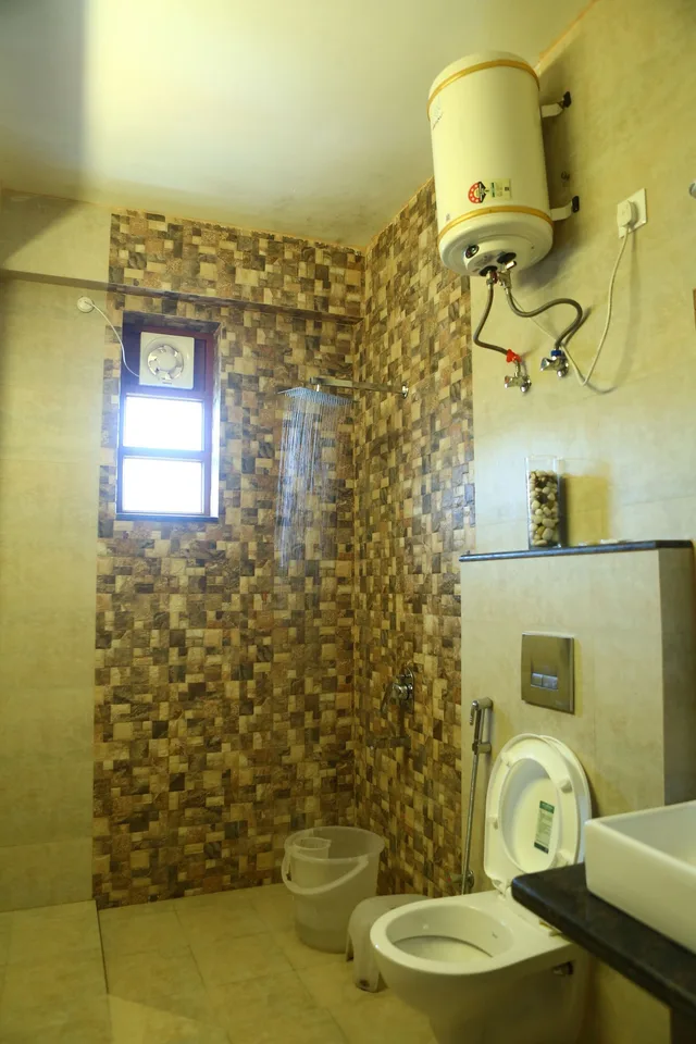 جناح كلوب بسرير كينج بإطلالة على الجبل للمدخنين، Oyo Rooms Mussoorie Library 2/2