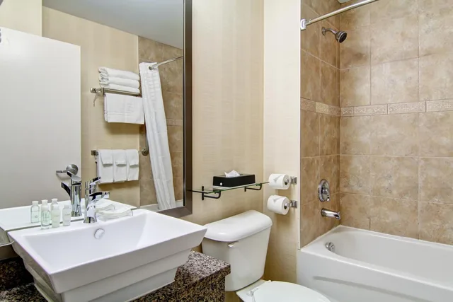 جناح بسرير كينج مع أريكة، Best Western Plus Bowmanville 3/5