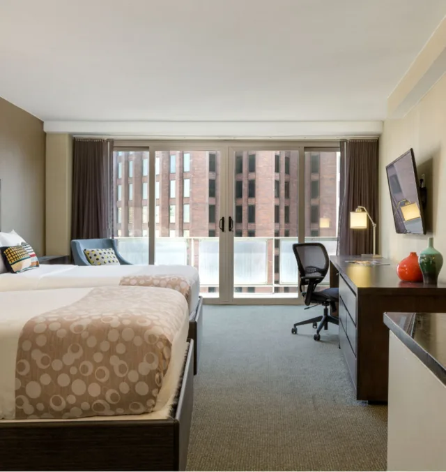 جناح استوديو بسريرين مزدوجين بشرفة، The Windsor Suites 1/1