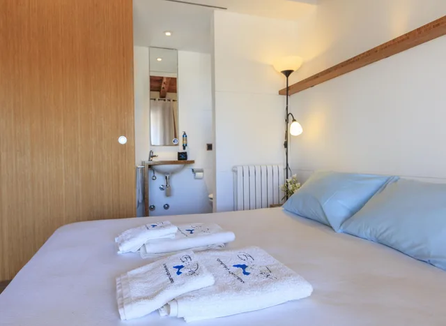 كابينة بسرير مزدوج بشرفة بإطلالة جزئية على البحر، Es Pas Formentera Agroturismo 5/8