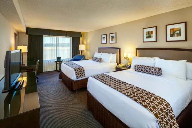 غرفة بسريرين كوين، Concord Plaza Hotel 1/4