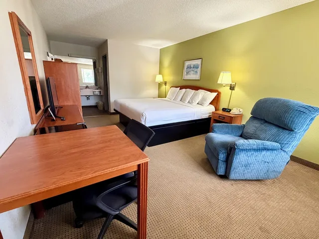 غرفة قياسية بسرير كينج، Americas Best Value Inn- St. Ignace 3/5