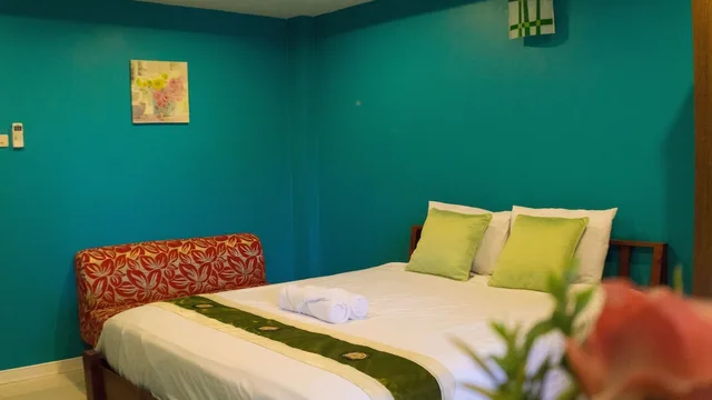 غرفة قياسية بسرير كوين، Weerawadee Place 1/1