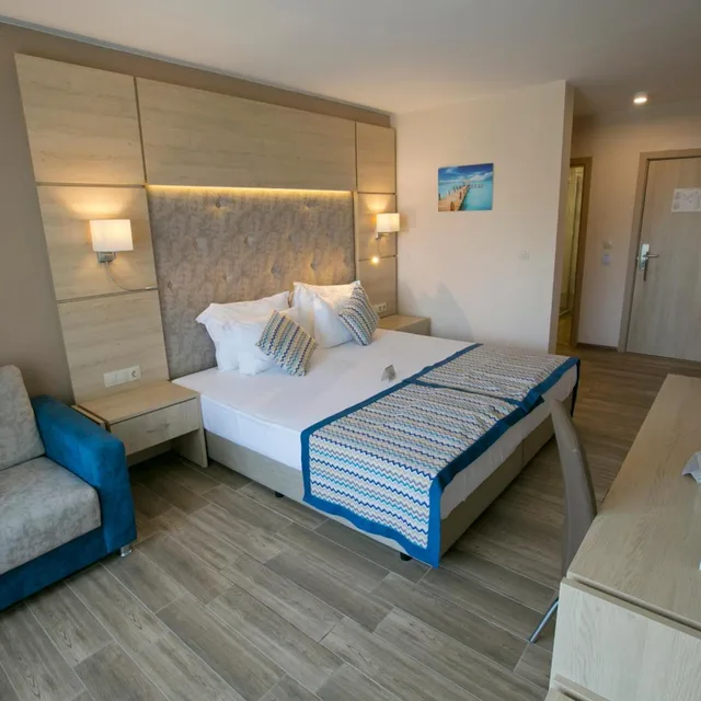 Room, Double Bed, Side Sea View, Balcony, Building 2، Royal Bay Resort 6/10