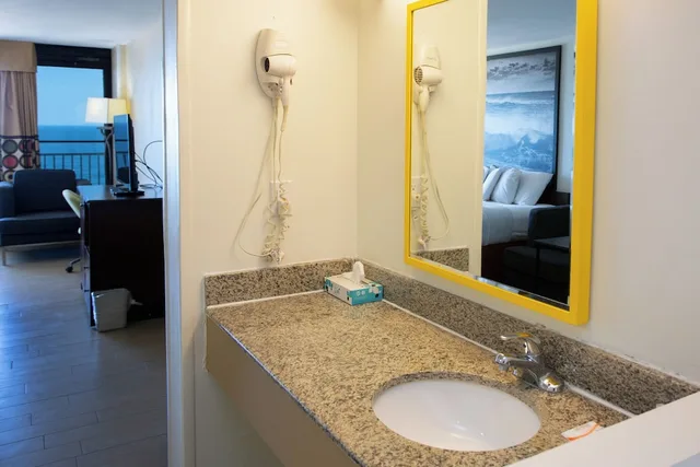 Room, King Bed, Ocean Front, Sofa, Aqua Vista Resort Hotel 3/3