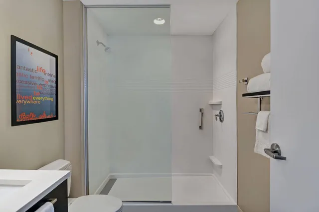 استوديو بسرير كينج مع أريكة بحوض استحمام لذوي الإعاقة، TownePlace Suites by Marriott Indianapolis Downtown 4/7