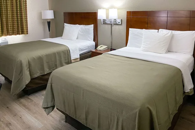 غرفة قياسية بسريرين مزدوجين، Econo Lodge Cartersville Emerson Lake Point 5/10