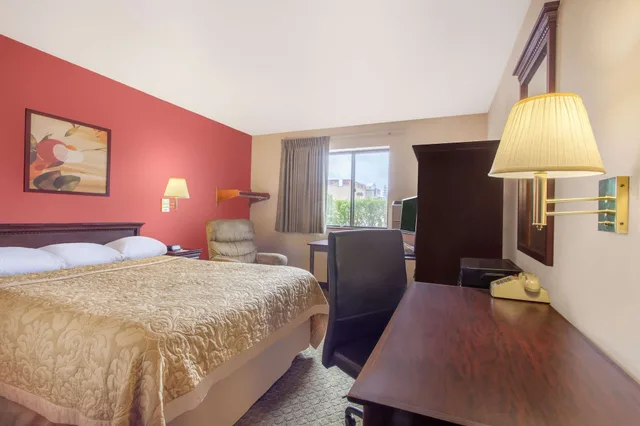 غرفة بسرير كوين لذوي الإعاقة، Super 8 By Wyndham Butte Mt 2/8