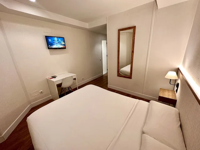 غرفة كلاسيكية بسرير مزدوج بحمام خاص، Far Home Hostel 2/5