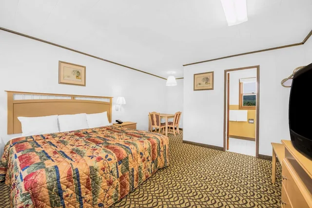 غرفة مفردة بسرير كينج، Knights Inn Pine Grove 2/4