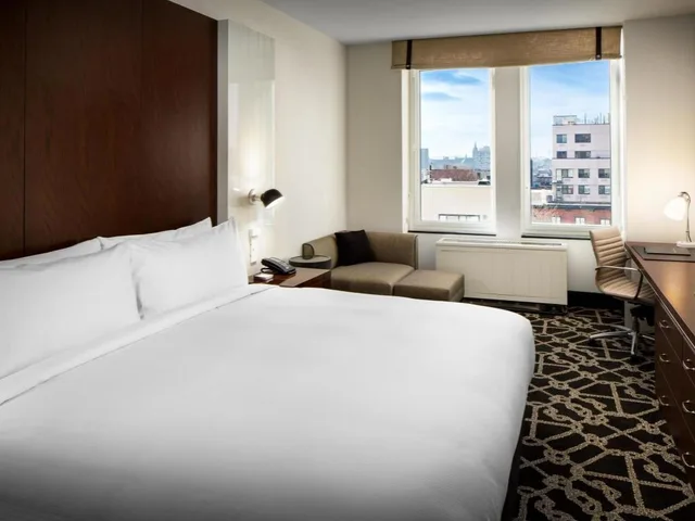 Room, King Bed, Executive Level, Accessible، Hilton Brooklyn New York 1/7