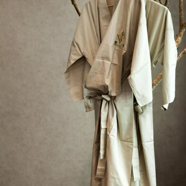 جناح تنفيذي، Hotel East 7/7