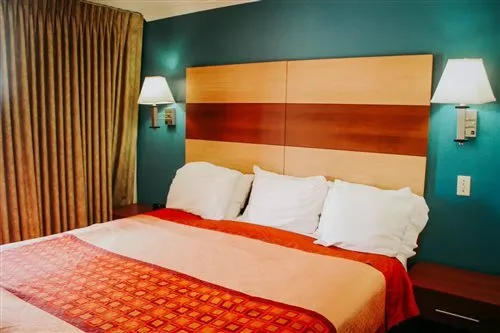 Room, King Bed, Rodeway Inn & Suites Lake Havasu City 1/1