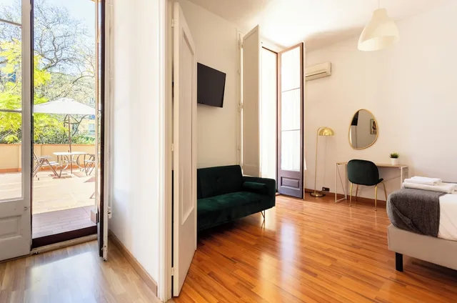 غرفة كومفورت بسرير كينج بحمام مشترك، Hostal Siscinc - Adults Only 5/8