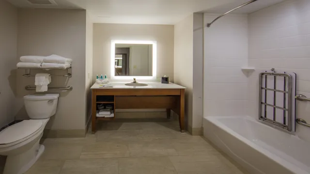 Deluxe, Suite, Accessible, Holiday Inn Express Gatlinburg Downtown 10/10