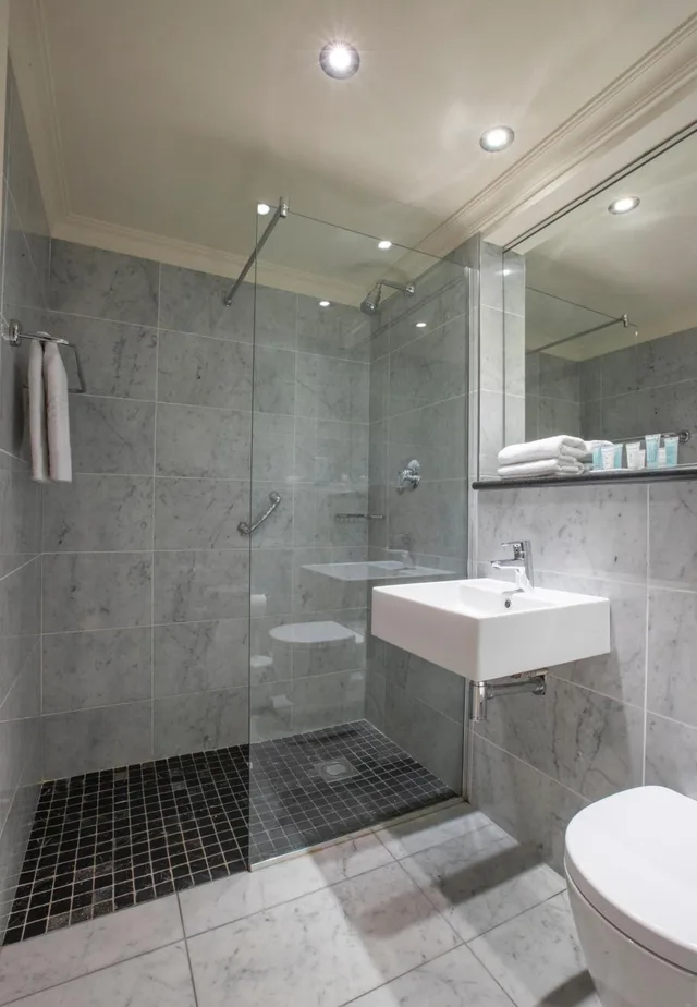 Semi Basement, Double Bed, Albany House Hotel 1/1