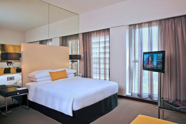 Studio, Queen Bed, Kitchenette, Centro Capital Centre By Rotana 1/4