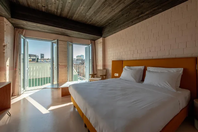 Junior, Queen Bed, Old Town View، Rooms Batumi 1/1