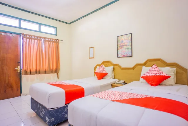 غرفة قياسية بسريرين منفصلين، OYO 1636 Wisma Kuta Karang 1/5