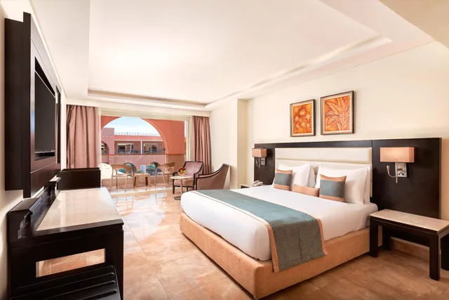 غرفة رباعية بسرير كينج وسريرين منفصلين، Pickalbatros Alf Leila Wa Leila Resort - Neverland Hurghada 1/1