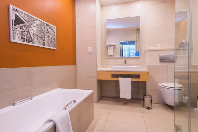 غرفة بسريرين منفصلين بإطلالة على المدينة، Protea Hotel by Marriott Gaborone Masa Square 7/8