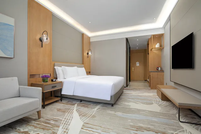 Standard, Crowne Plaza Zhoushan Seaview 1/3