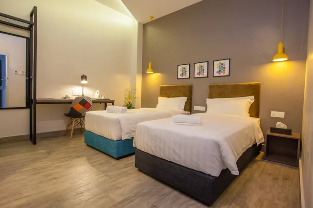 Superior, Twin Beds, No Window، Bzz Hotel 1/3