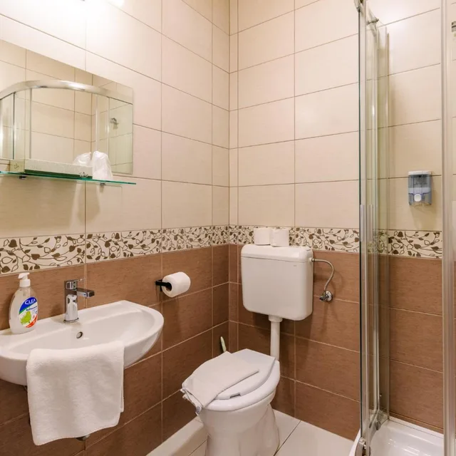 غرفة اقتصادية رباعية، Hotel Unicornis 8/8