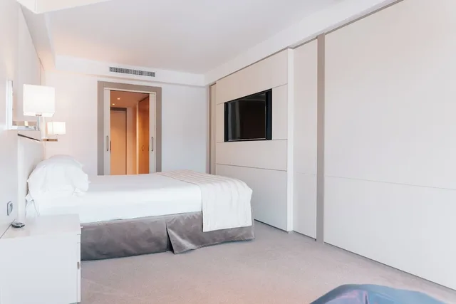 جناح غراند بسرير كينج مع أريكة، Port Palace Hotel 1/9
