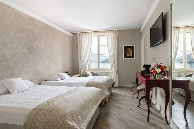 غرفة ديلوكس بسرير مزدوج بإطلالة على البحيرة، Relais Villa Porta 3/10