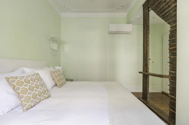 Deluxe, Queen Bed, Private Bathroom, 1898 Home and Suites 3/6
