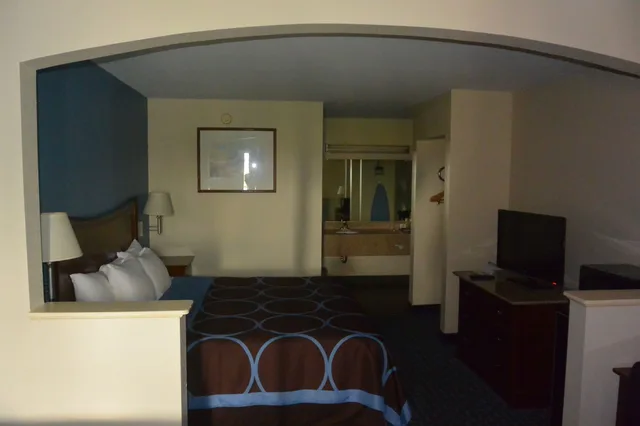 غرفة بسرير كينج، Days Inn By Wyndham Clarksville North 5/6