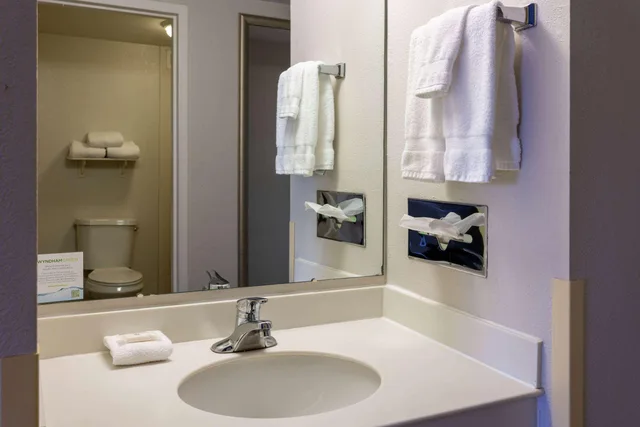 غرفة ديلوكس بسرير كينج، La Quinta Inn & Suites by Wyndham Kingsport Tri-Cities 5/6