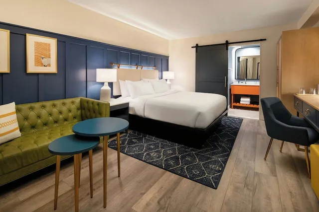 Room, Queen Bed, Accessible, Tiller House, Laguna Hills, A Tribute Portfolio Hotel 2/3